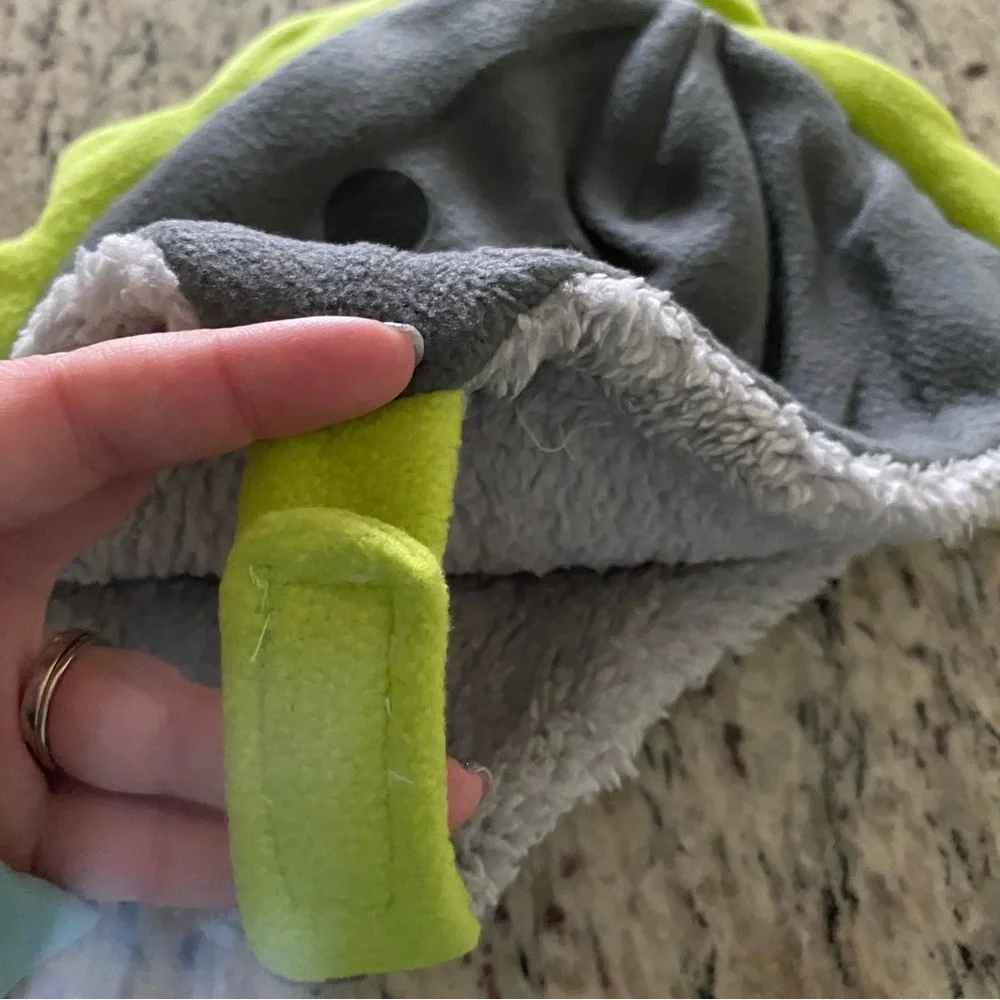 Dinosaur hat gloves scarf 12-24 months set gray lime green new without tags